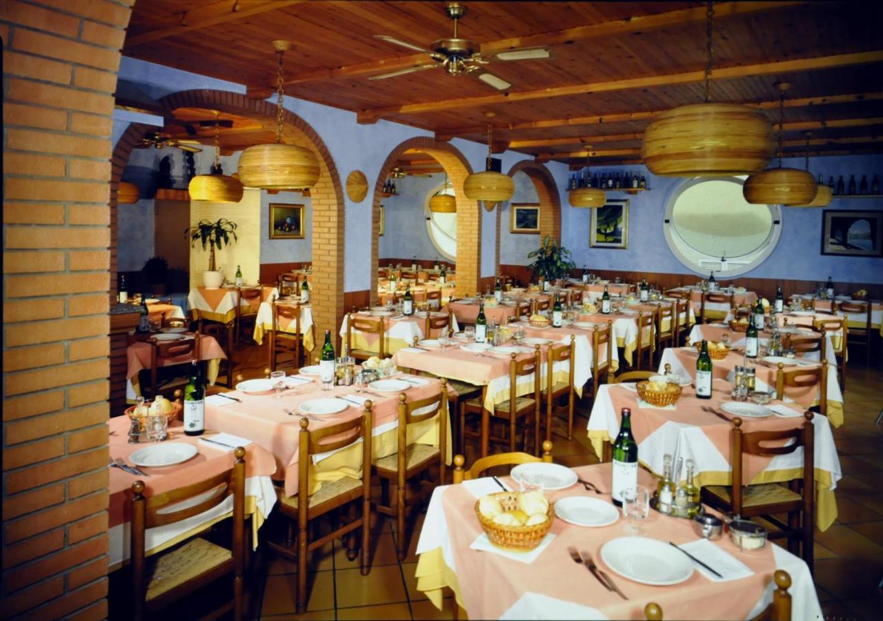 Hotel Cesari Rimini Kültér fotó