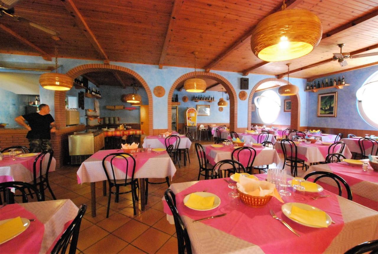 Hotel Cesari Rimini Kültér fotó