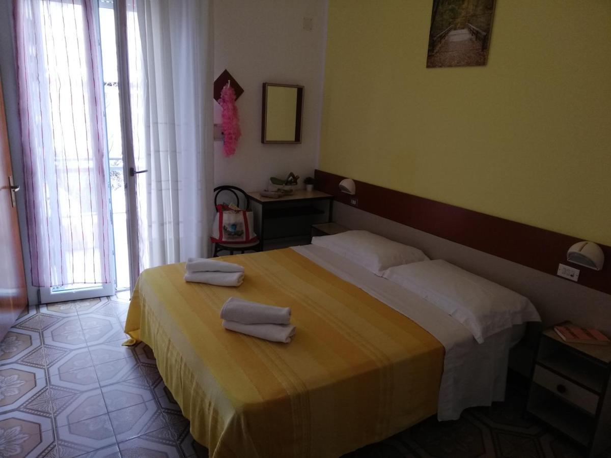Hotel Cesari Rimini Kültér fotó