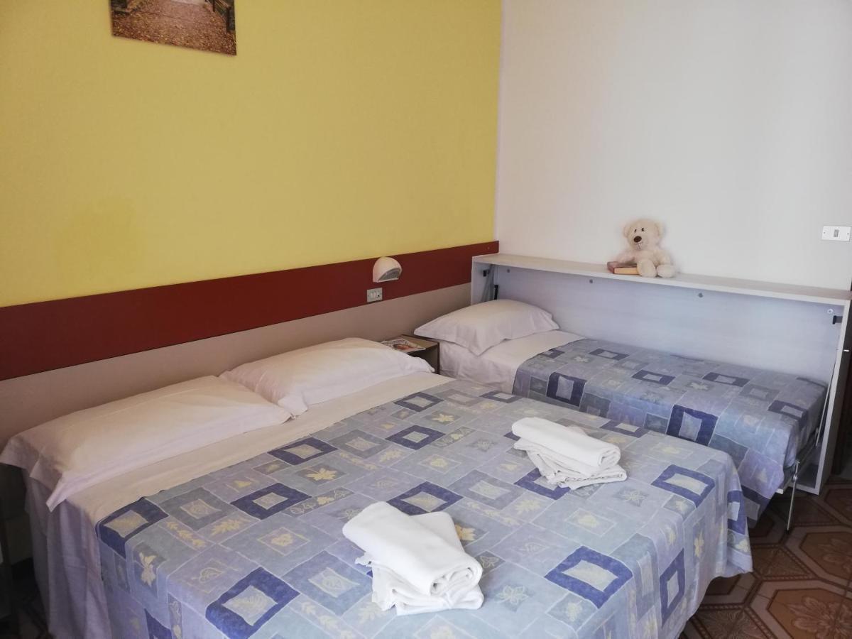 Hotel Cesari Rimini Kültér fotó